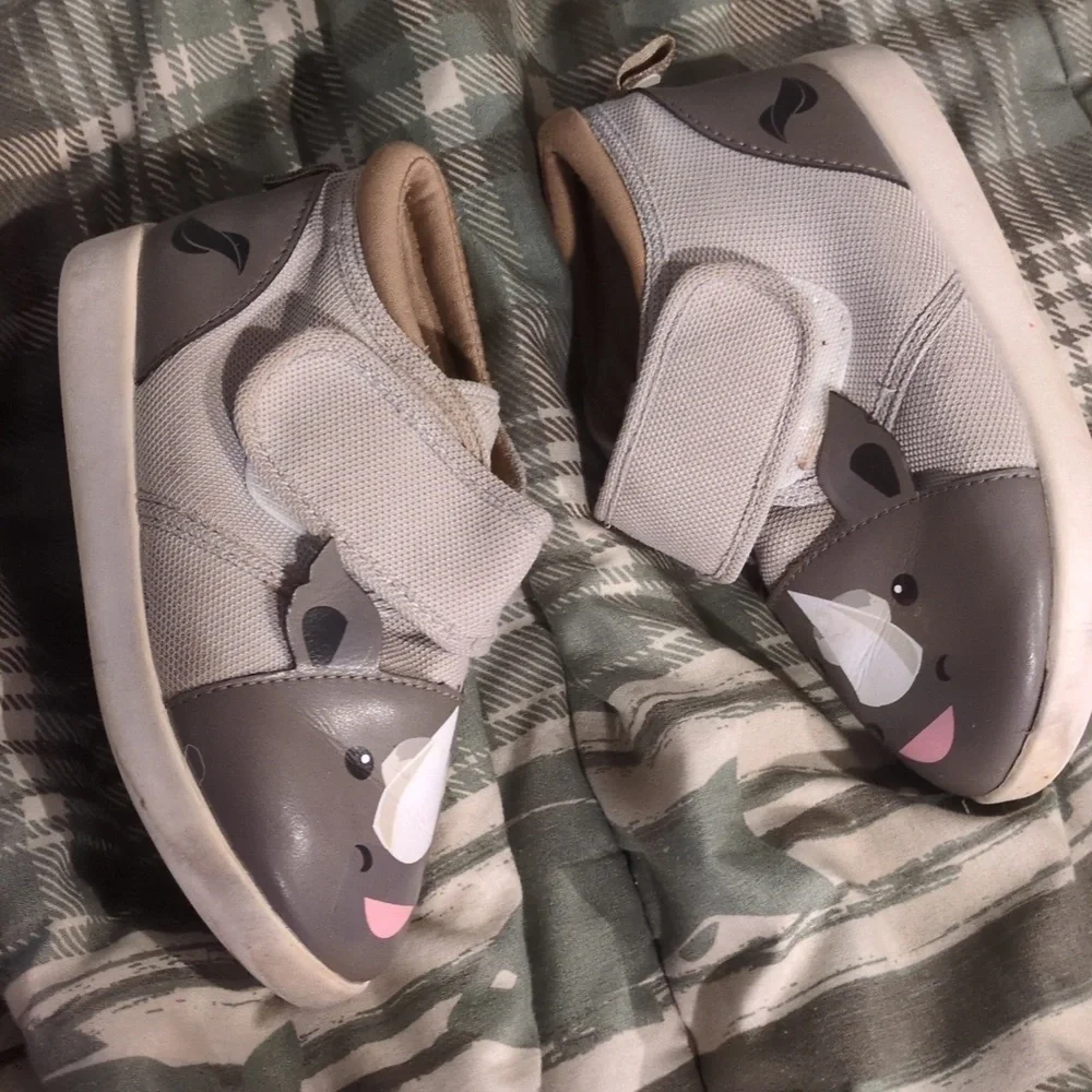 Squeaky Shoes - Picture 3 of 7